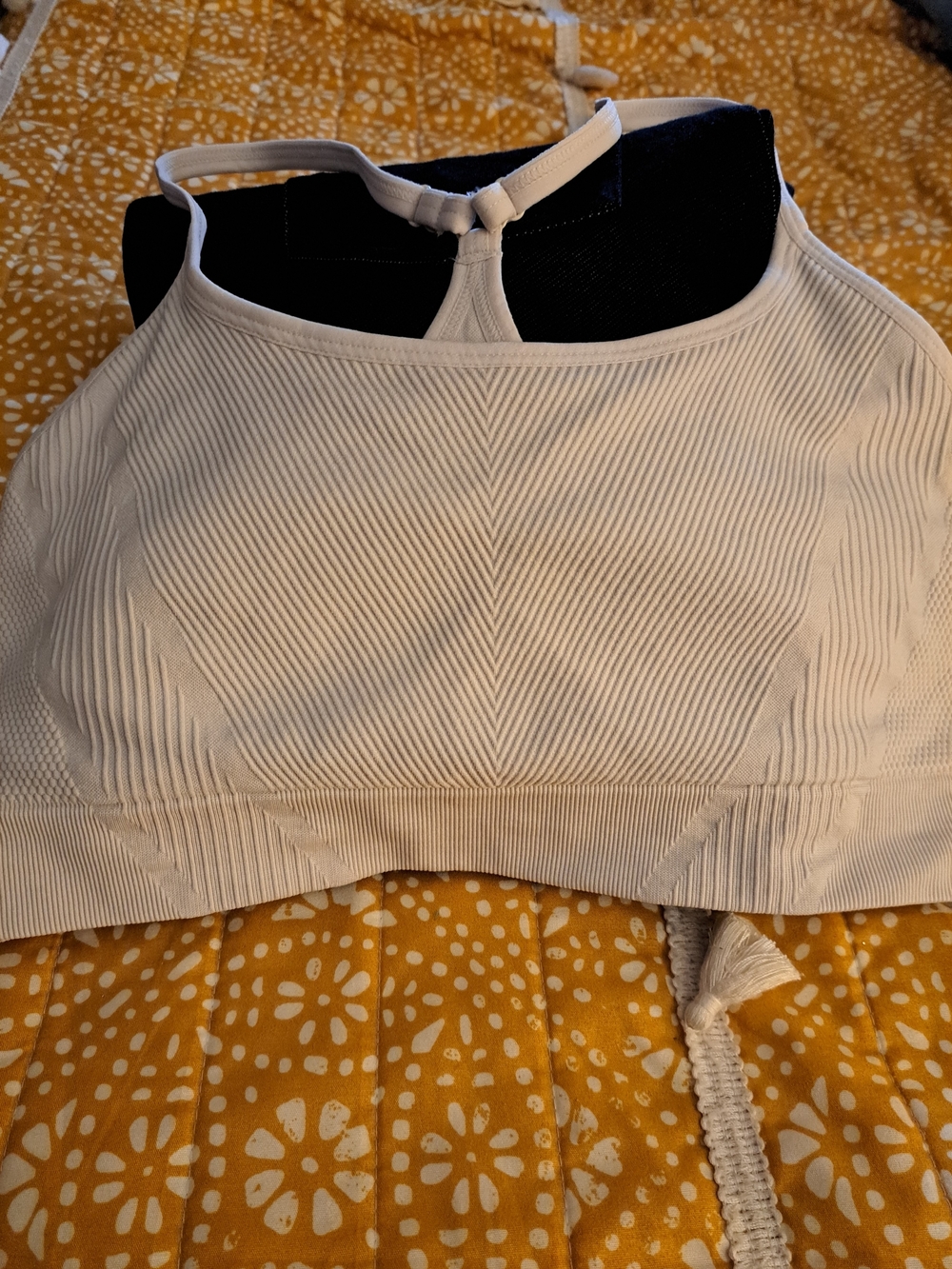 Avia Cream Ribbed Seamless Sports Bra, BRAND NEW, (NWOT)